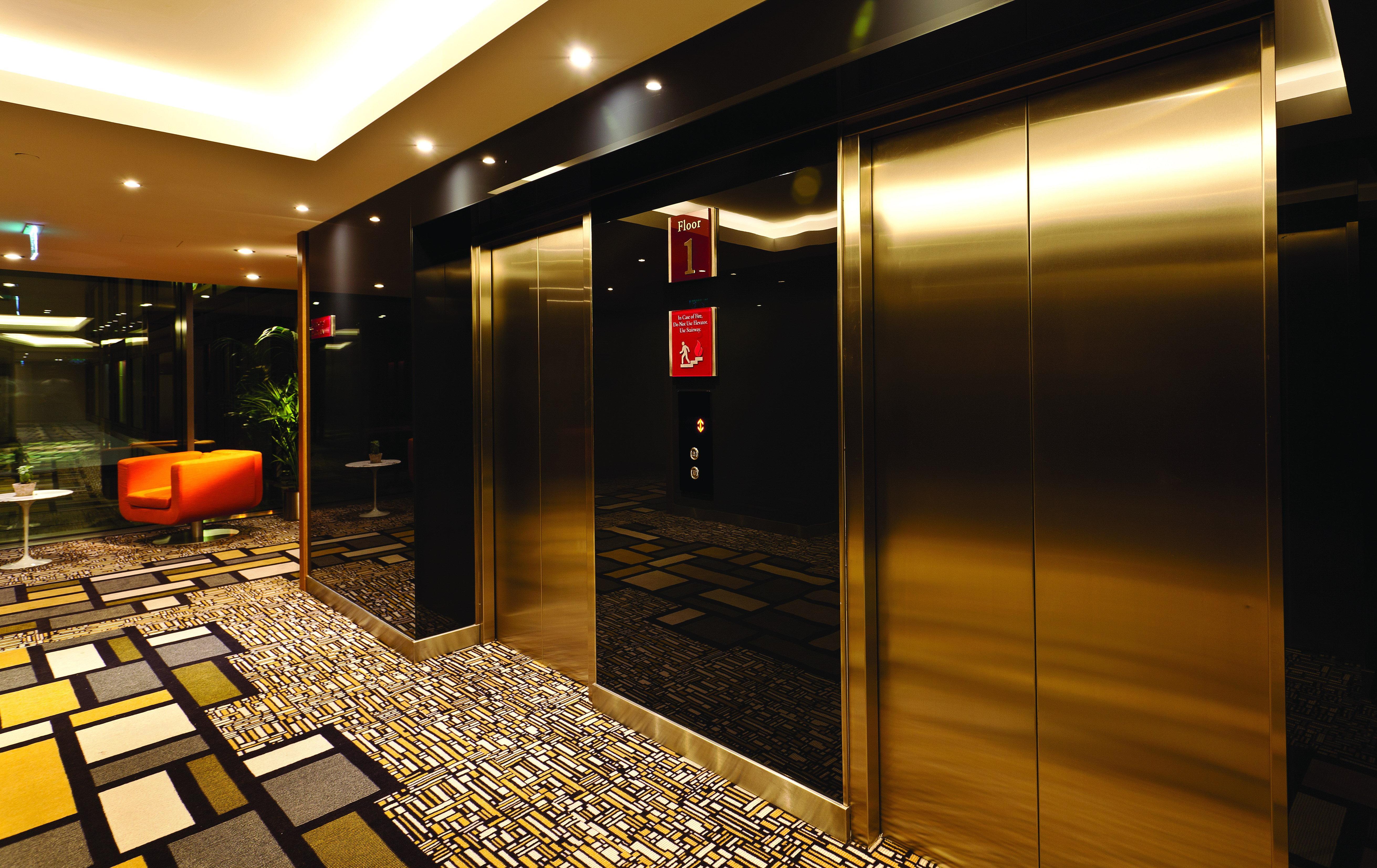 فندق كراون بلازا اسطنبول هاربي المظهر الخارجي الصورة Elevators at the lobby