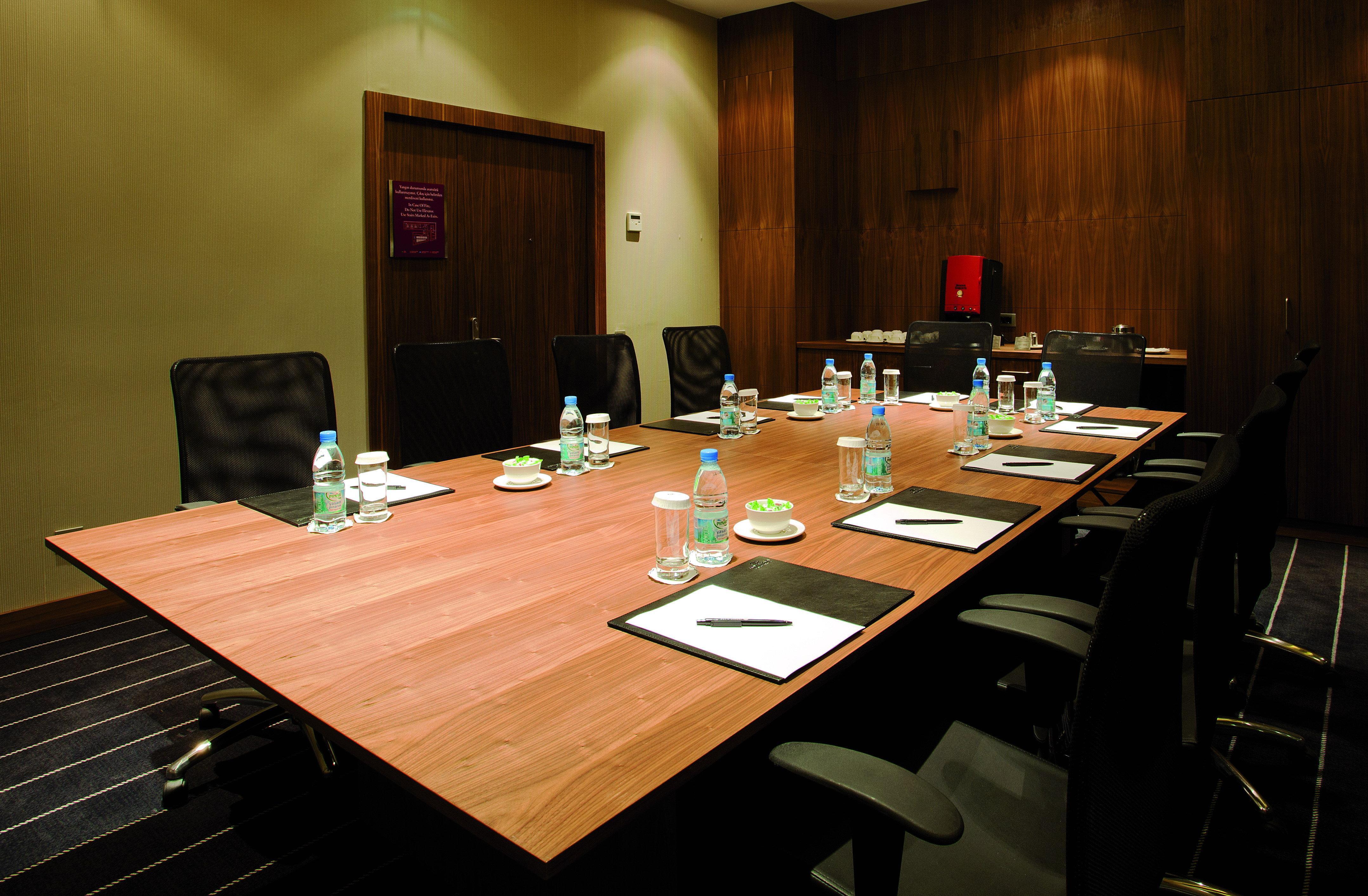 فندق كراون بلازا اسطنبول هاربي المظهر الخارجي الصورة A meeting room