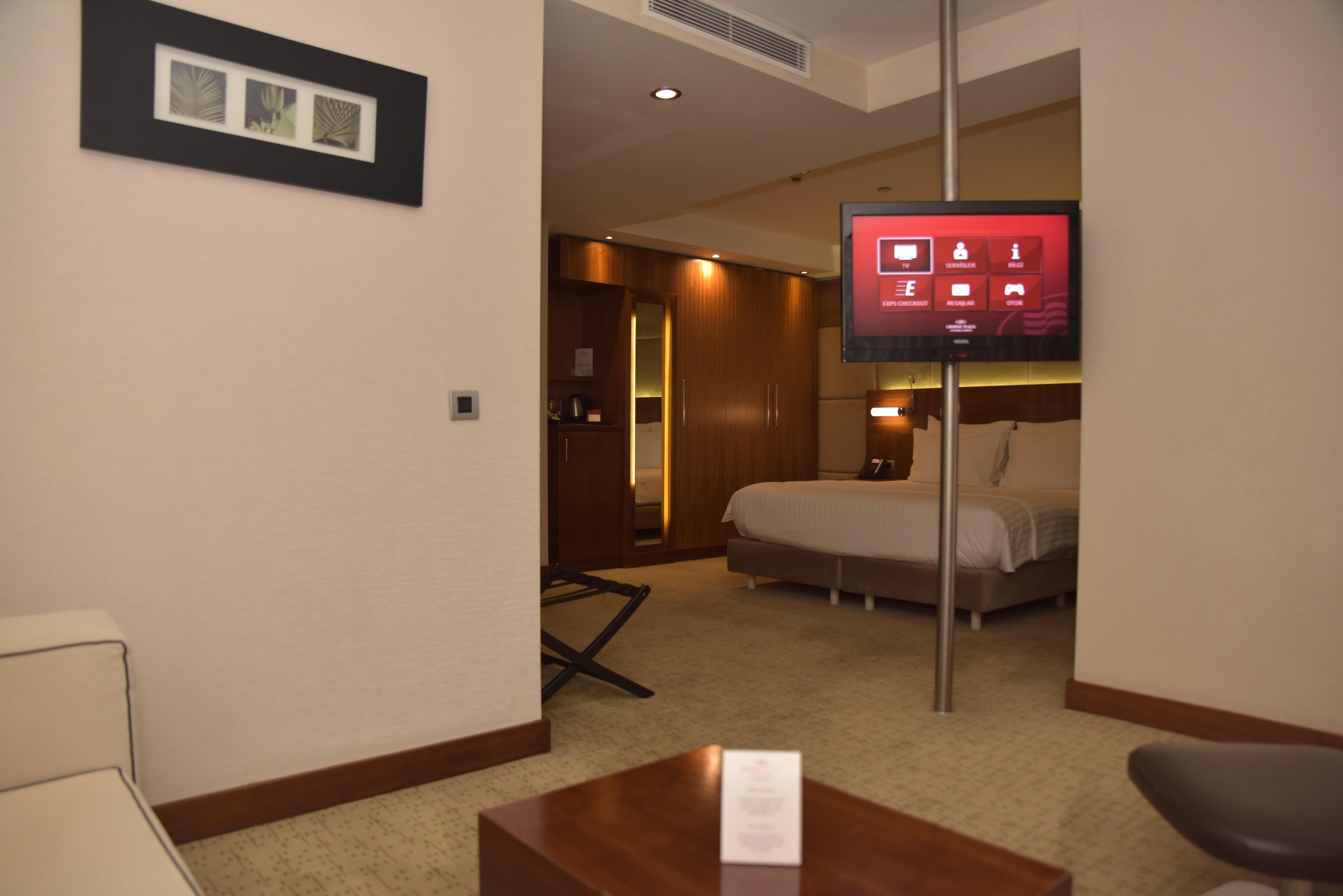 فندق كراون بلازا اسطنبول هاربي المظهر الخارجي الصورة A room at the hotel