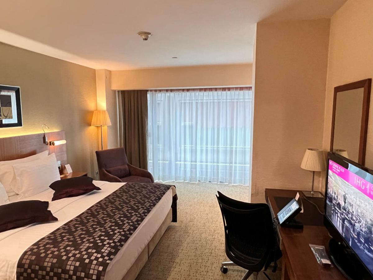 فندق كراون بلازا اسطنبول هاربي المظهر الخارجي الصورة A room at the hotel