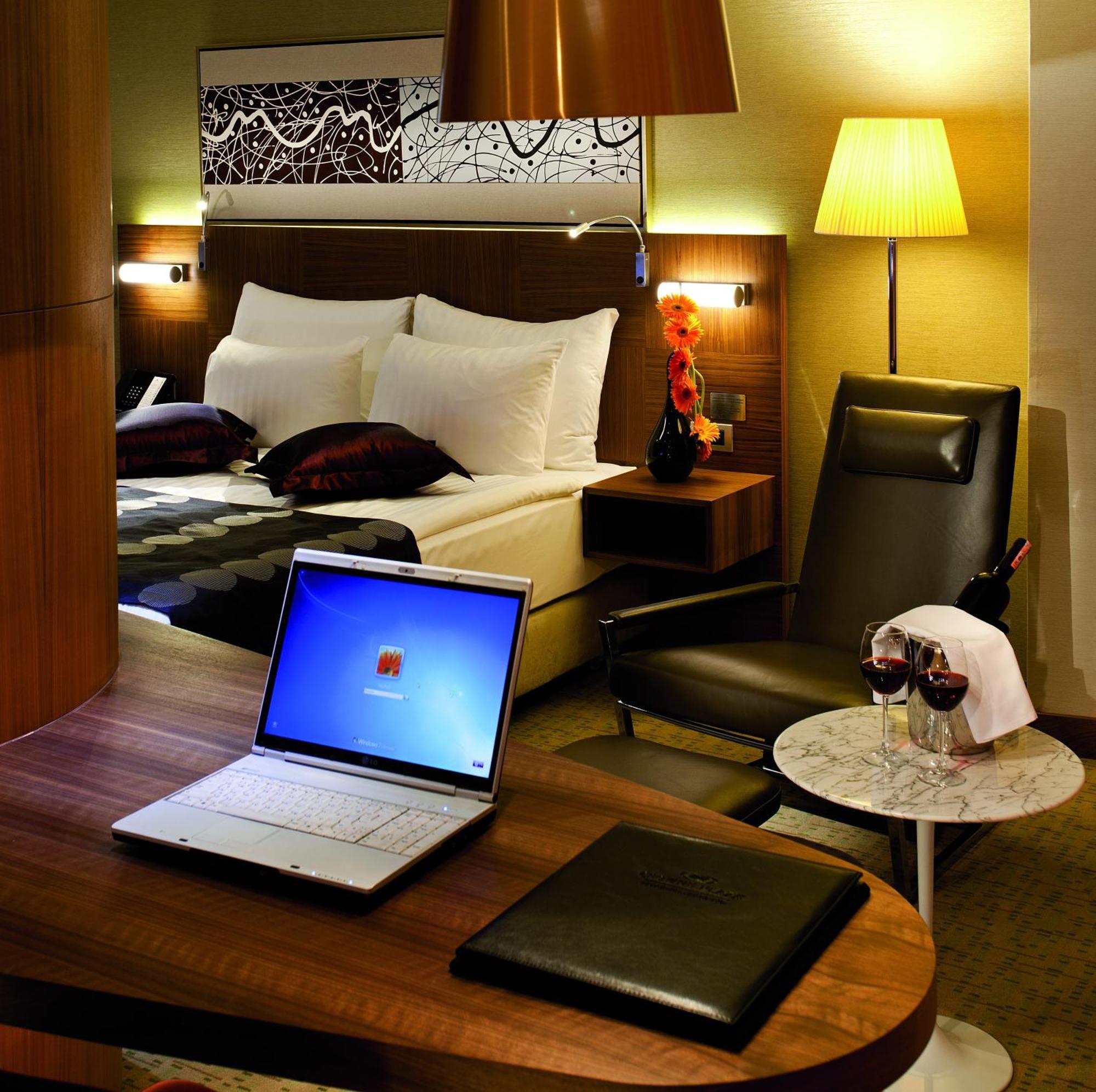 فندق كراون بلازا اسطنبول هاربي المظهر الخارجي الصورة A room at the hotel